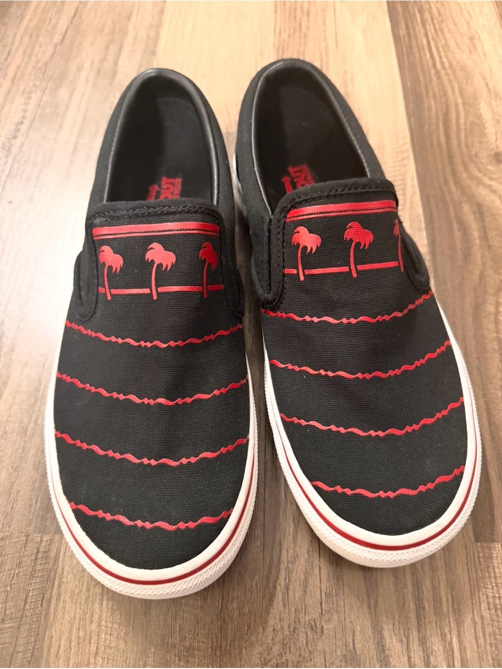 In-N-Out Burgers Black Slip-On Sneakers with Red Palm Tree Stripes Women's 8.5